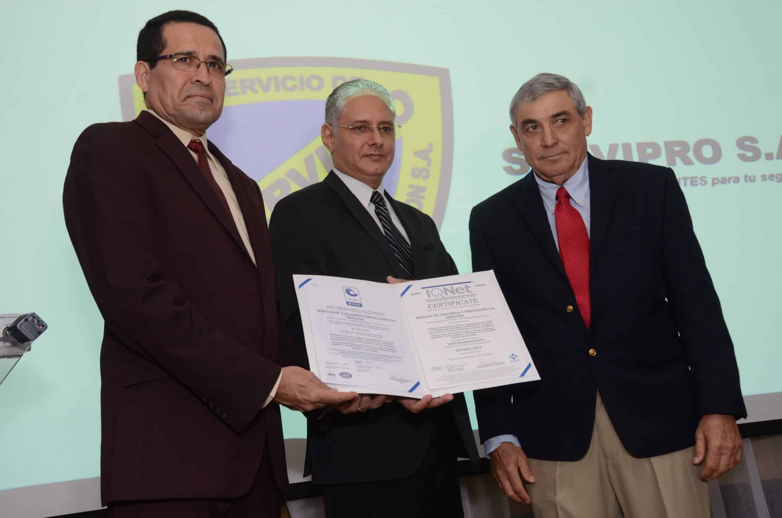 Entrega de certificación ISO 9001